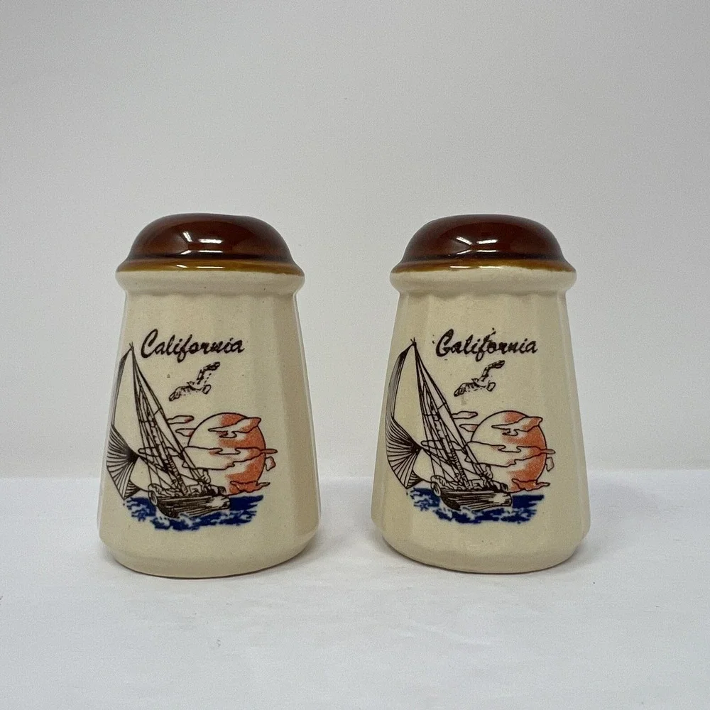 Vintage California Pottery Ceramic Salt n Pepper Shakers 3